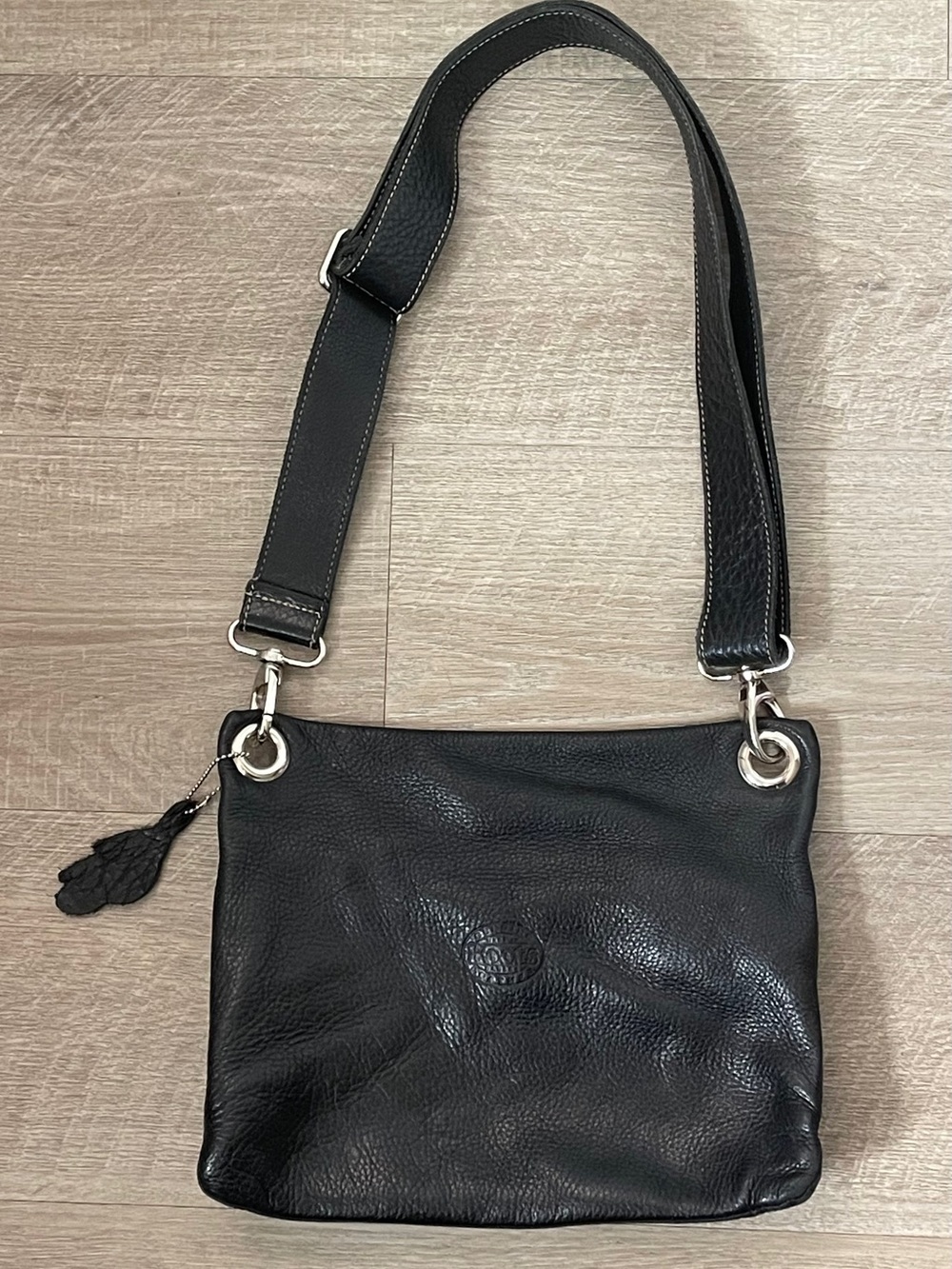 Roots Village Bag Black Pebbled Leather Crossbody Made in Canada - Picture 3 of 7